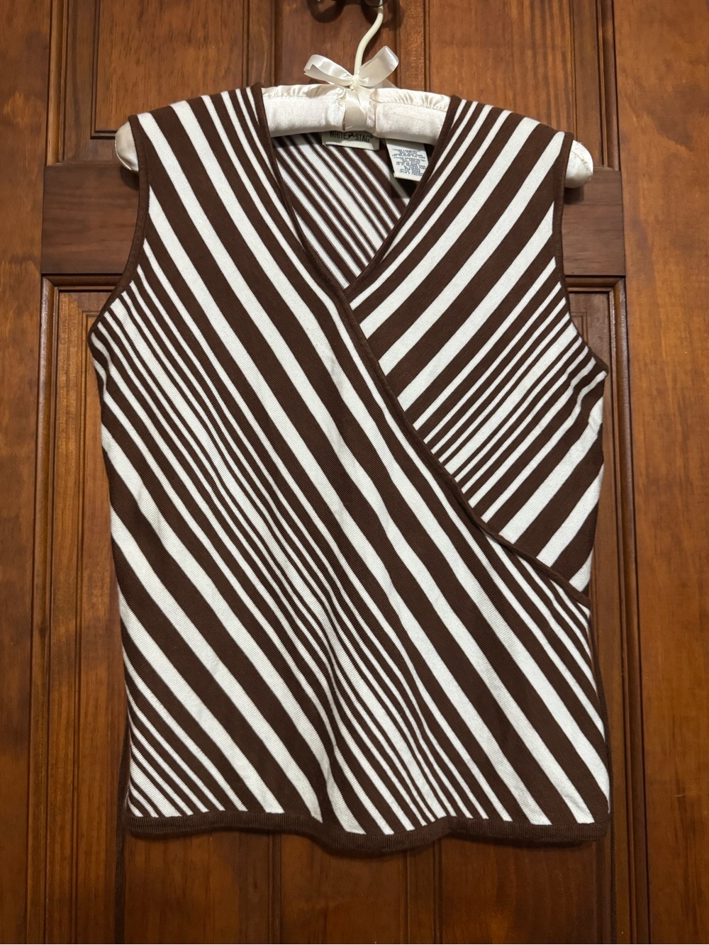 WHITE STAG FAUX WRAP SLEEVELESS SWEATER SIZE LARGE